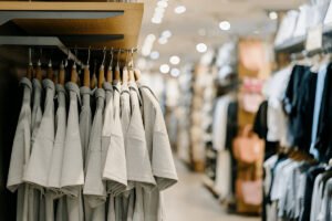 Clothing store in Springfield Missouri attracting local shoppers
